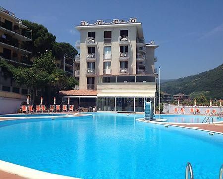 Hotel Paco Pietra Ligure Kültér fotó