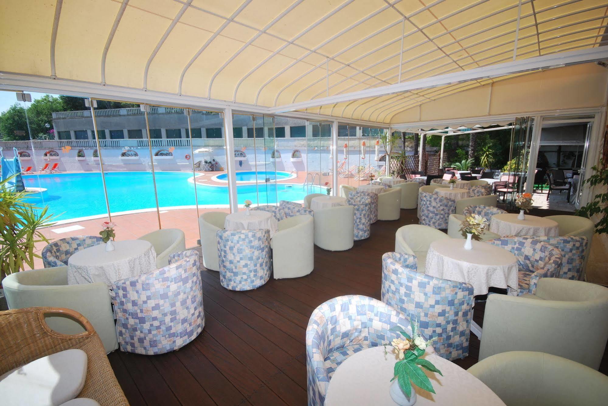 Hotel Paco Pietra Ligure Kültér fotó
